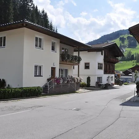 Dolomitenheim شقة